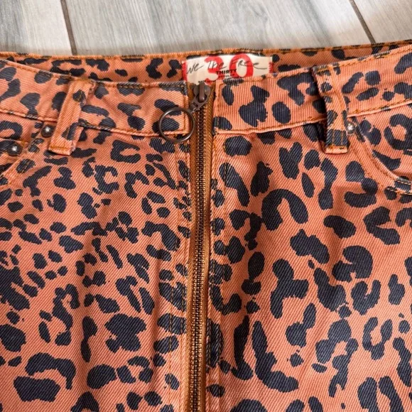 Leopard Print Mini Skirt - Picture 2 of 6